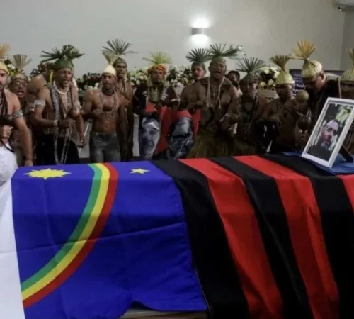 No dia do velório e sepultamento do indigenista Bruno Pereira homenagens se multiplicam pelo Brasil
