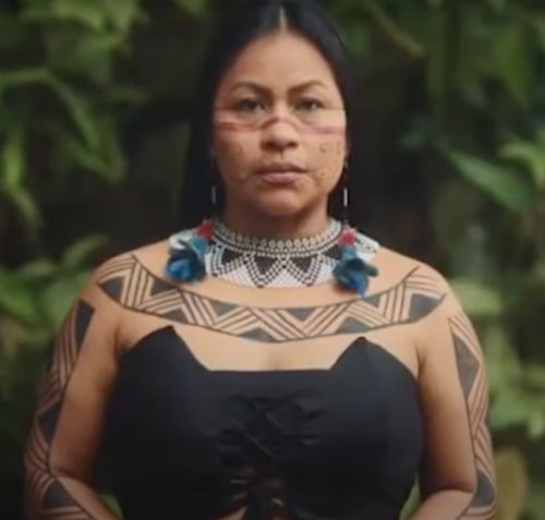Indígenas cantam Hino Nacional para celebrar o Dia da Amazônia
