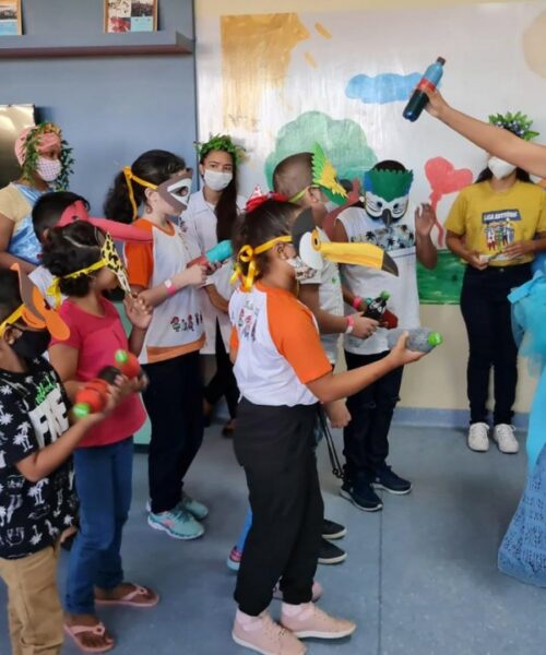 Crianças encenam “Festa na floresta” no Hospital Oncológico Infantil