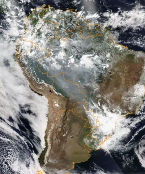 Fumaça de queimadas na Amazônia chega a São Paulo, Paraná e Bolívia