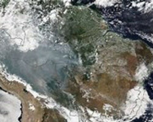 Imagens de satélite mostram fumaça de queimadas sobre Amazônia