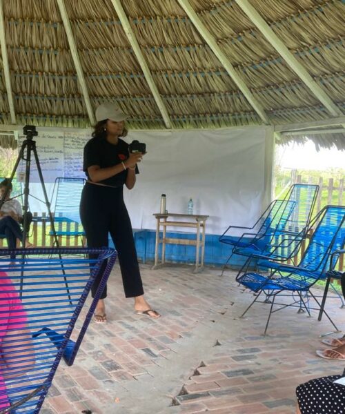 Mulheres de comunidade no interior da Amazônia participam de projeto de capacitação audiovisual