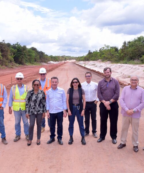 Governador de Roraima visita obras de estrada entre porto de Linden a Mabura, na Guiana