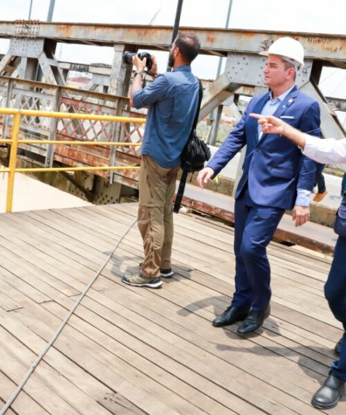 Governador Gladson Cameli inspeciona andamento de obras na Ponte Metálica, em Rio Branco
