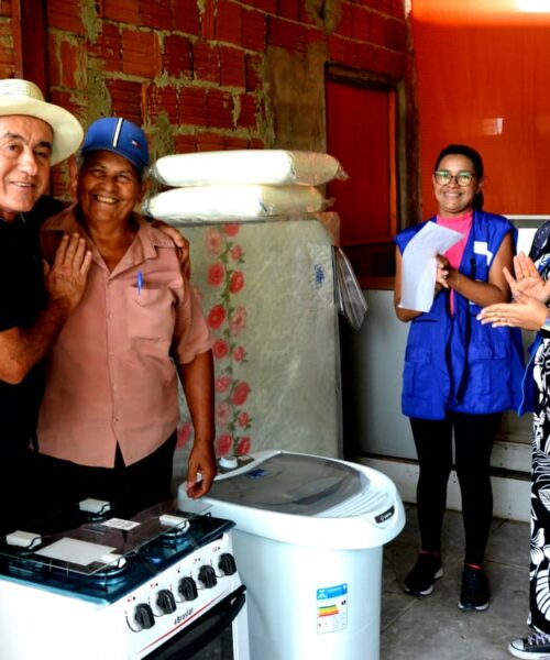 Prefeito  de Rio Branco acompanha entrega de móveis e eletrodomésticos às vítimas das cheias na cidade