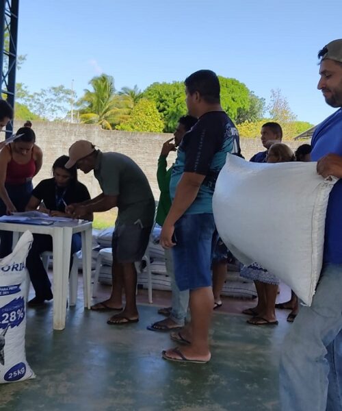 Governo de Roraima entrega 5 toneladas de ração balanceada para piscicultores de Bonfim