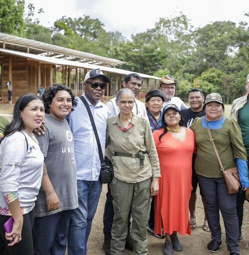 Comitiva interministerial visita a Terra Indígena Yanomami, em Roraima, para avaliar situação das comunidades