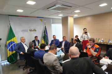 Prefeito de Rio Branco  entrega decreto de situação de emergência ao ministro Waldez Góes, da Integração Regional