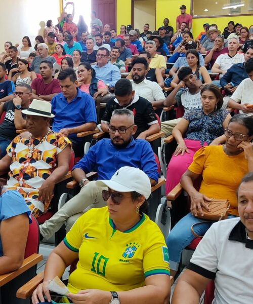 Programa Asfalta Rio Branco realiza audiência pública na Baixada da Sobral para ouvir comunidade