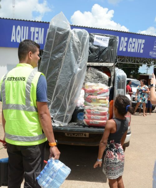 Famílias de Rio Branco abrigadas no Parque de Exposições começam a voltar para casa