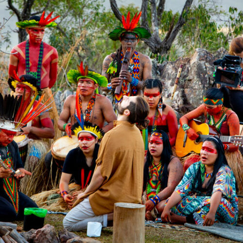 Vivência indígena é inspiração para álbum de DJ brasileiro, Alok