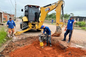 Prefeitura de Rio Branco faz mutirão para combater vazamento de água e obstrução do esgoto na Cidade do Povo