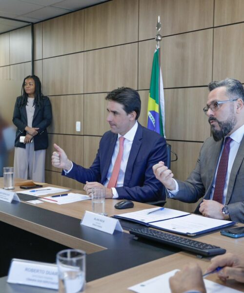 Em Brasília, Gonzaga trata sobre voos internacionais no Acre, regularização fundiária e comércio bilateral com o Peru