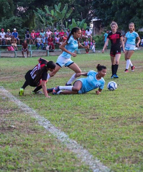 Gonzaga prestigia abertura do maior campeonato de futebol feminino do Acre e destina emenda para incentivar o esporte