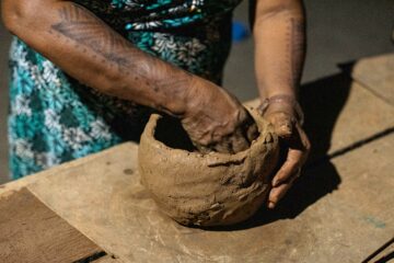 Panelas de Barro da comunidade Raposa I, em Roraima, ganham registro de Identificação Geográfica do INPI