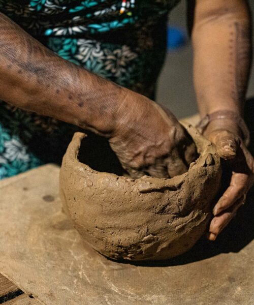 Panelas de Barro da comunidade Raposa I, em Roraima, ganham registro de Identificação Geográfica do INPI