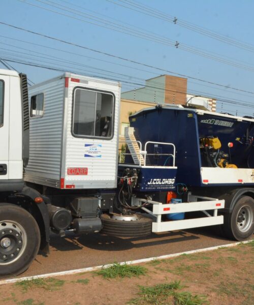 Prefeitura de Rio Branco faz apresentação técnica de nova unidade de tapa-buracos nas vias da capital