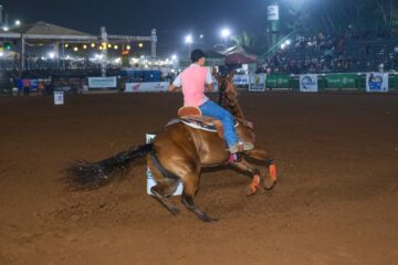 Competidores da Prova dos Três Tambores fazem testes na arena de rodeios da Expoacre