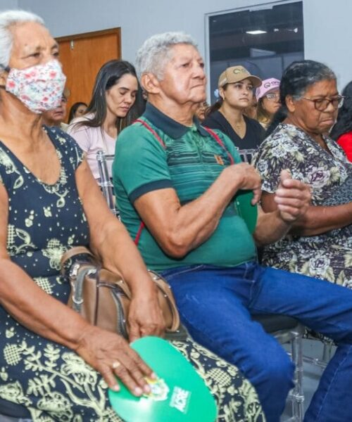 Governo do Acre beneficia famílias rurais com entrega de títulos na Expoacre