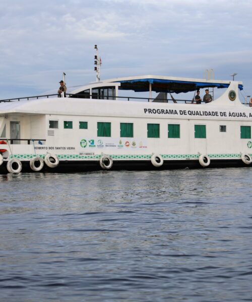 Equipe de pesquisadores realiza quarta viagem do projeto que monitora a qualidade da água do Rio Negro