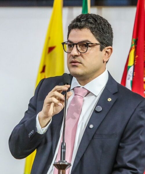 “O Acre precisa da classe política para ajudar no desenvolvimento”, diz deputado Eduardo Ribeiro em apelo por soluções ambientais