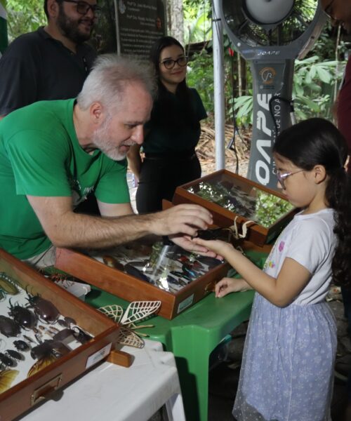 Semana Nacional de Ciência e Tecnologia do Inpa estimula conhecimento e desperta a curiosidade dos visitantes