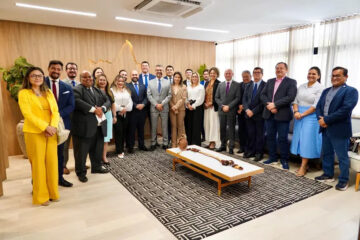 Governador Clécio Luís recebe nova diretoria da OAB Amapá durante encontro institucional em Macapá