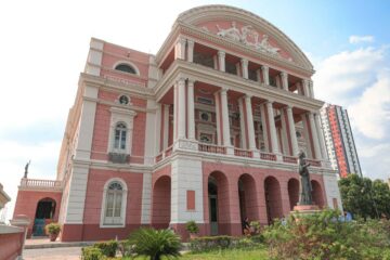 Teatro Amazonas reabre para visitação turística e inicia temporada 2025 de espetáculos