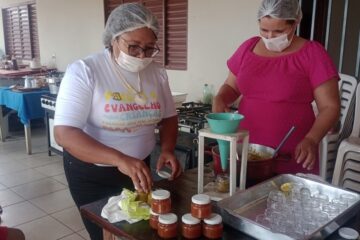 Mulheres extrativistas de Araguacema participam de oficina de geleias com frutos do Cerrado