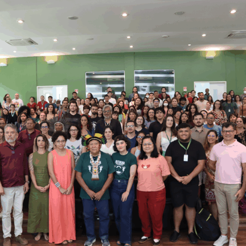 “Mudança climática está matando tudo”, afirma Davi Kopenawa em palestra no Inpa