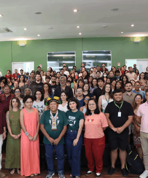 “Mudança climática está matando tudo”, afirma Davi Kopenawa em palestra no Inpa