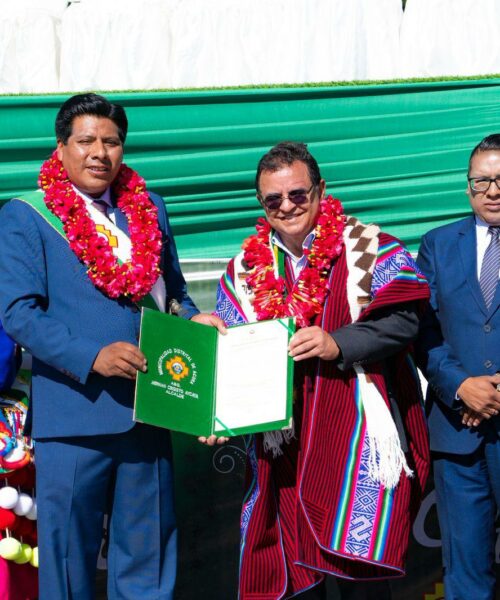 Gonzaga é homenageado em cidade peruana por apoiar intercâmbio comercial entre Acre e Peru