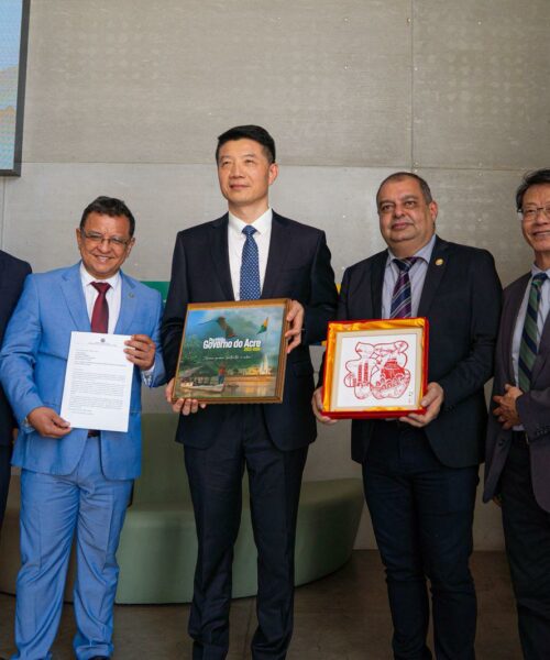 Gonzaga e Secretário de Governo se reúnem com autoridades e empresários chineses para debater comércio entre Acre e China