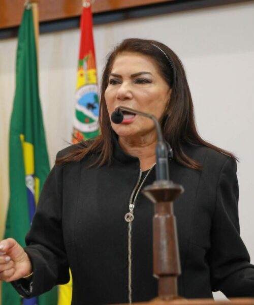 Antônia Sales condena abandono da educação e parabeniza TCE por suspensão de aulas em “escola curral”