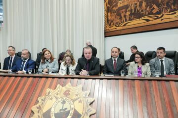 Sessão solene na Aleac presta homenagem aos 50 anos do Tribunal Regional Eleitoral