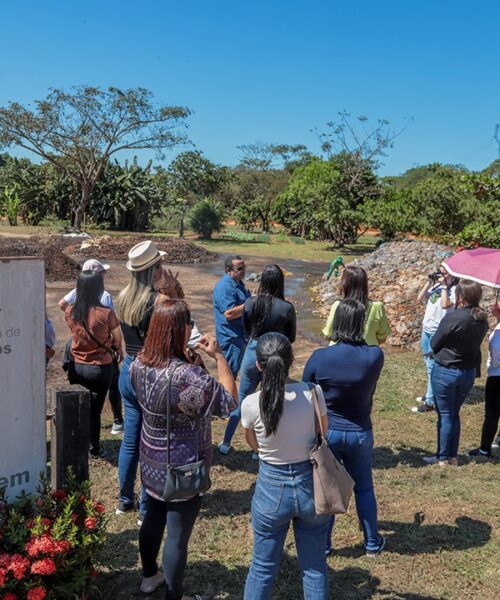 Professores da Prefeitura de Rio Branco têm Dia de Campo  para conhecerem destinação do lixo doméstico