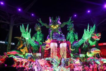 Boi Garantido abre a primeira noite do Festival de Parintins resgatando as raízes culturais da Amazônia