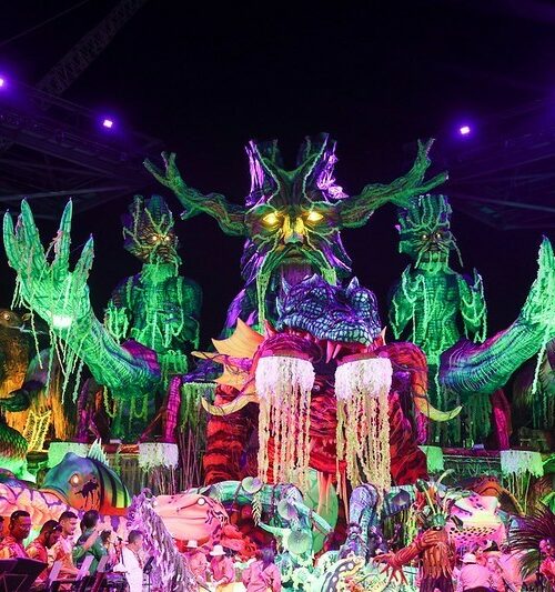 Boi Garantido abre a primeira noite do Festival de Parintins resgatando as raízes culturais da Amazônia