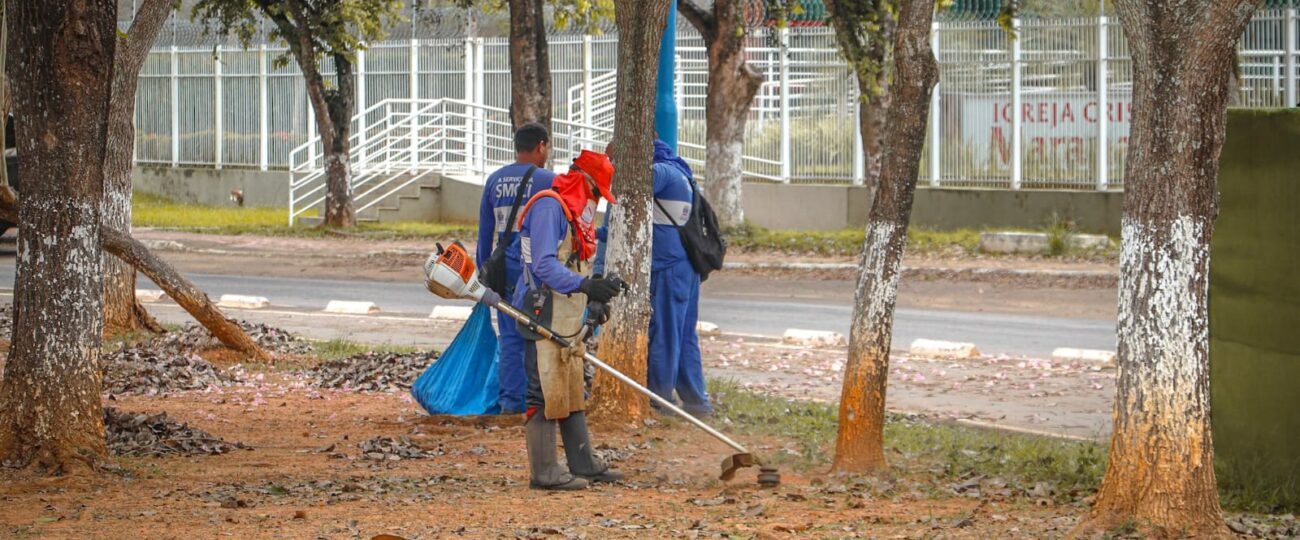 Prefeitura de Rio Branco segue com limpeza nos bairros e pontos turísticos da capital