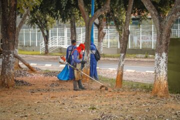 Prefeitura de Rio Branco segue com limpeza nos bairros e pontos turísticos da capital
