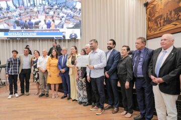 Assembleia Legislativa do Acre presta homenagem à Família Santiago/Melo por sua contribuição à história do Estado