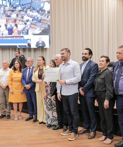 Assembleia Legislativa do Acre presta homenagem à Família Santiago/Melo por sua contribuição à história do Estado
