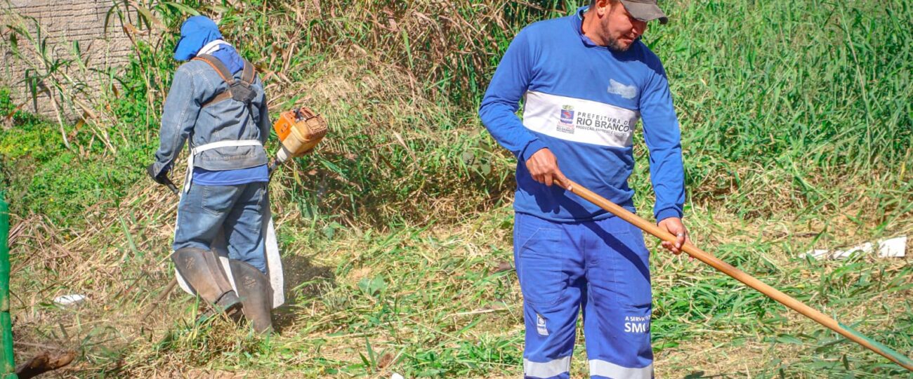Prefeitura de Rio Branco realiza mutirão de limpeza e manutenção de ruas nos bairros da capital