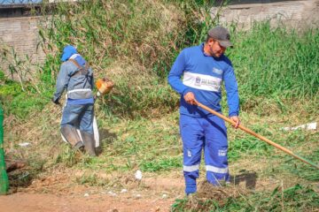 Prefeitura de Rio Branco realiza mutirão de limpeza e manutenção de ruas nos bairros da capital