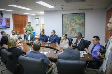Assembleia Legislativa do Acre discute reformulação do PCCR da Saúde com sindicatos e governo