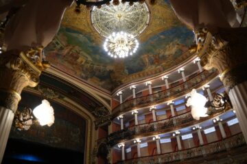 Visitas ao Teatro Amazonas revelam história, arte e arquitetura do principal cartão-postal de Manaus