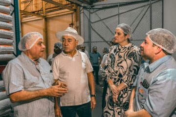 Prefeito de Rio Branco visita fábrica de ração e destaca importância do fortalecimento da indústria no Acre