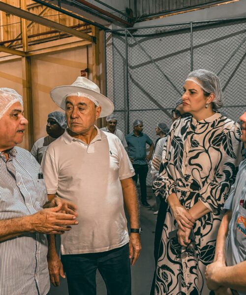 Prefeito de Rio Branco visita fábrica de ração e destaca importância do fortalecimento da indústria no Acre