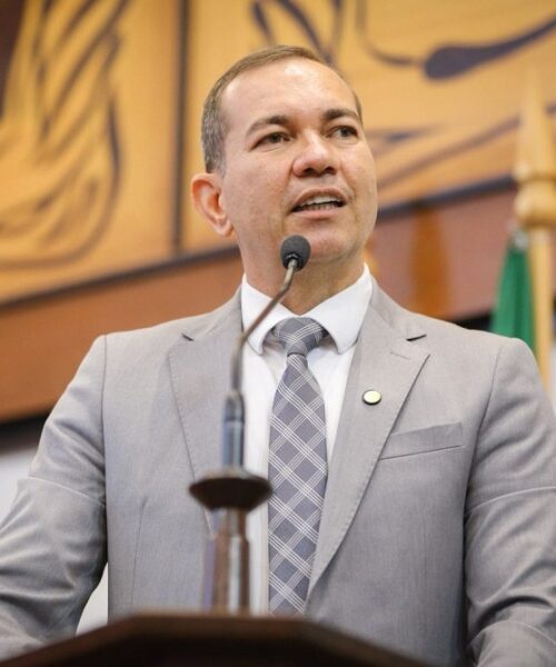 Deputado Gene Diniz homenageia os 121 anos de Sena Madureira em sessão na Aleac