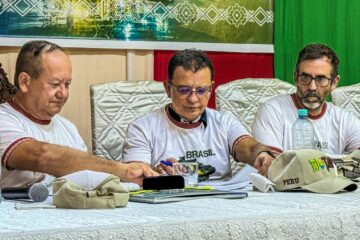 Acre e Peru fortalecem laços: Gonzaga e secretários recebem título de cidadão em Atalaya